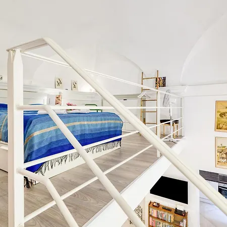 Two Levels In Historical Building - Happy Menton