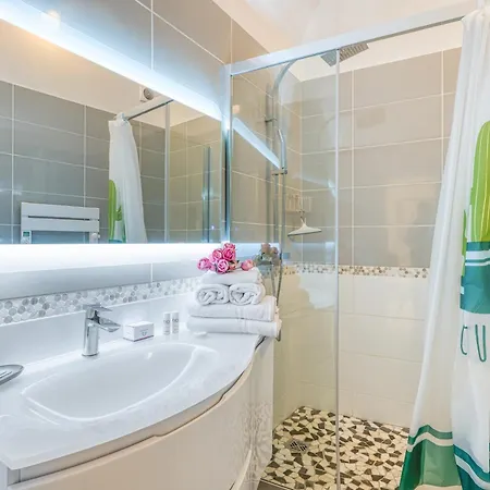 Two Levels In Historical Building - Happy Apartamento Menton